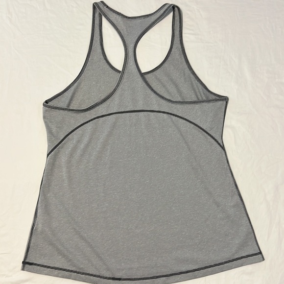 Zella top - Picture 2 of 3